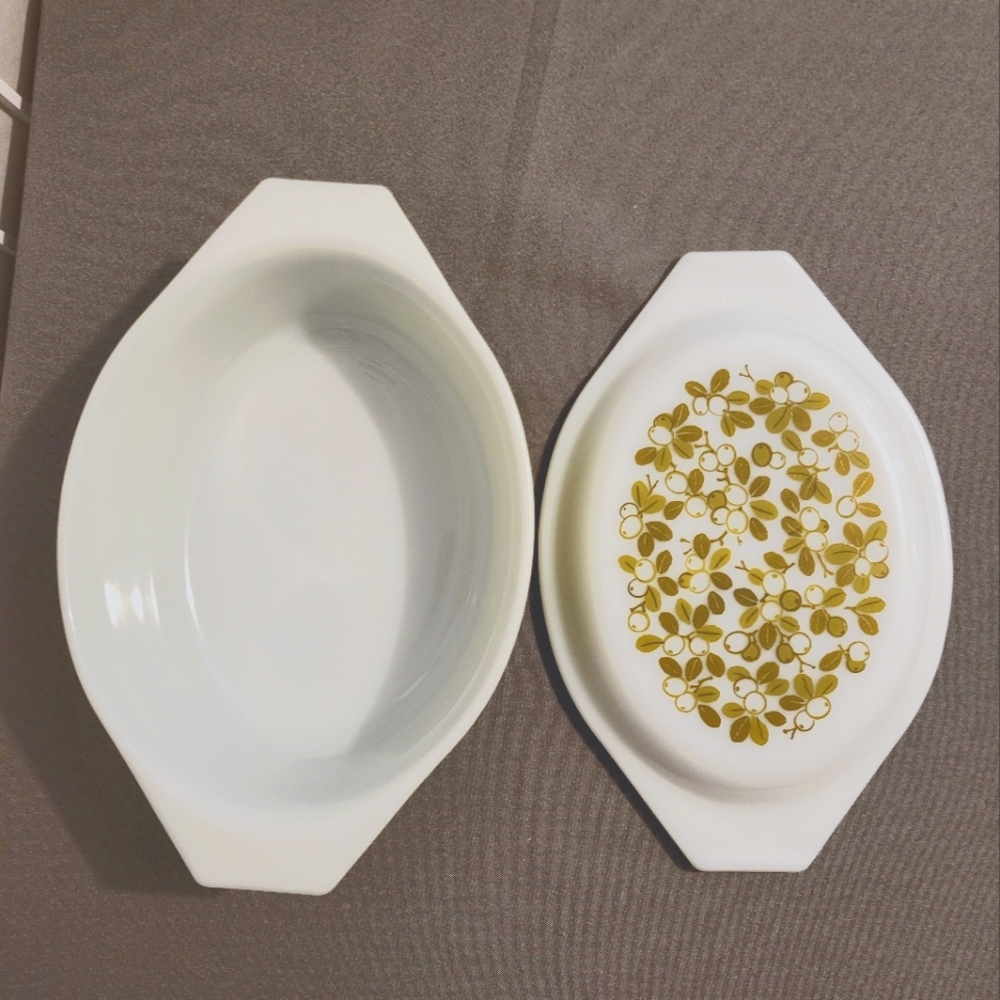 Vintage Pyrex Verde Green Olive Casserole Dish #043